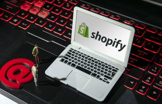 定制外貿獨立站商城和選擇Shopify建站大比拼，一擼到底！